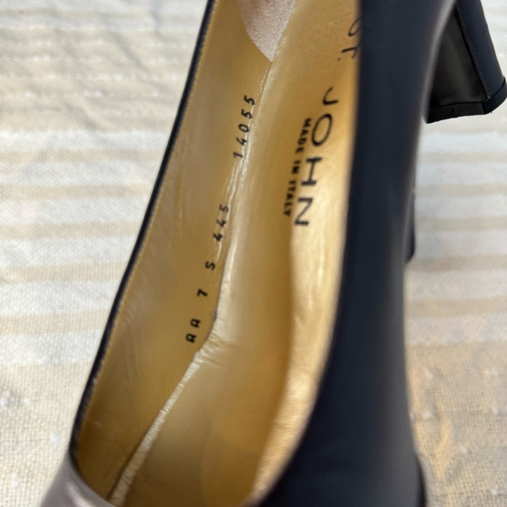 St. John black and gold heels vintage made in Italy size 7AA - Picture 10 of 11